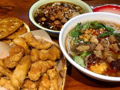 -爆炸头阿姨小四川正宗川味小吃(无任何分店)