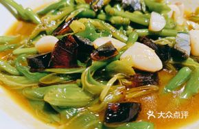 Clear Soup with Daylily Flowers