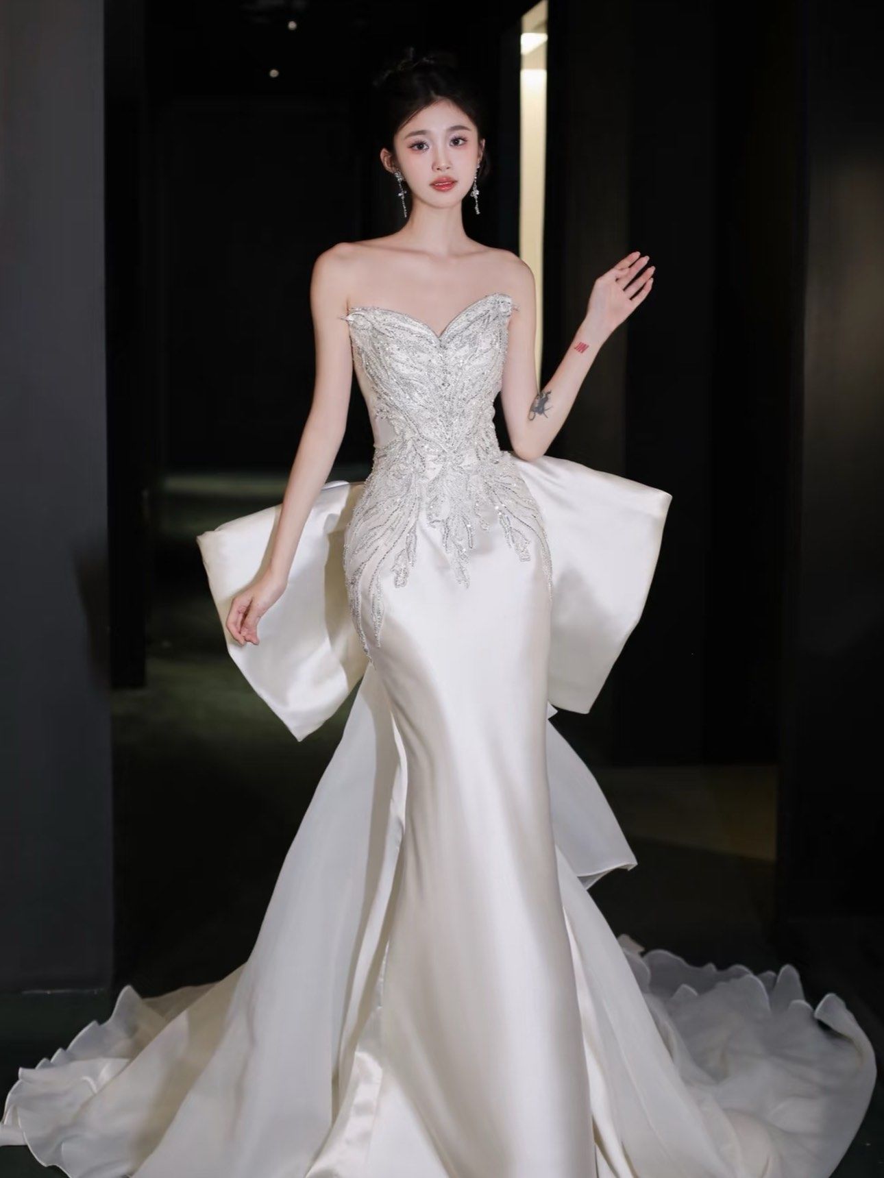 拜托!这款缎面鱼尾婚纱真的稳赢✨