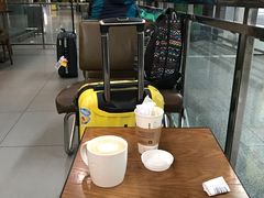 大堂-星巴克(西安机场1店T3到达店)