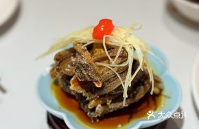 Crispy Eel with Big Glasses