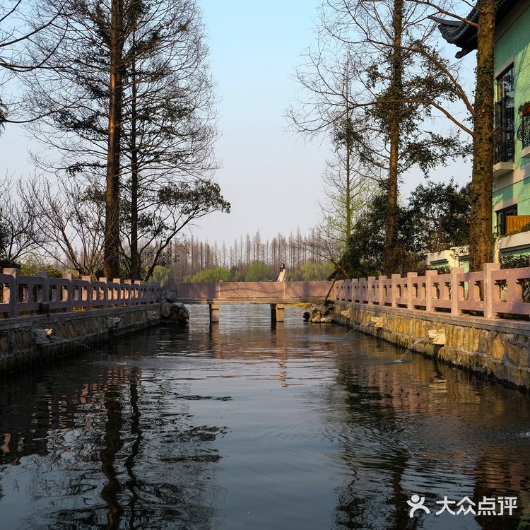 人可以走进院子,而不是塞在屋内