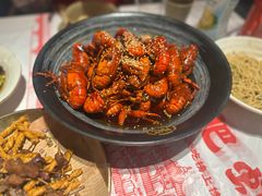 -肥肥虾庄·金牌油焖大虾(汉街SKP店)