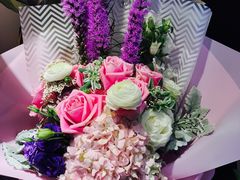 -谷莠子花艺气球派对·绿植造景·花艺沙龙(东海缤纷天地店)