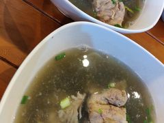 清汤排骨-蝶豆花蓝面条