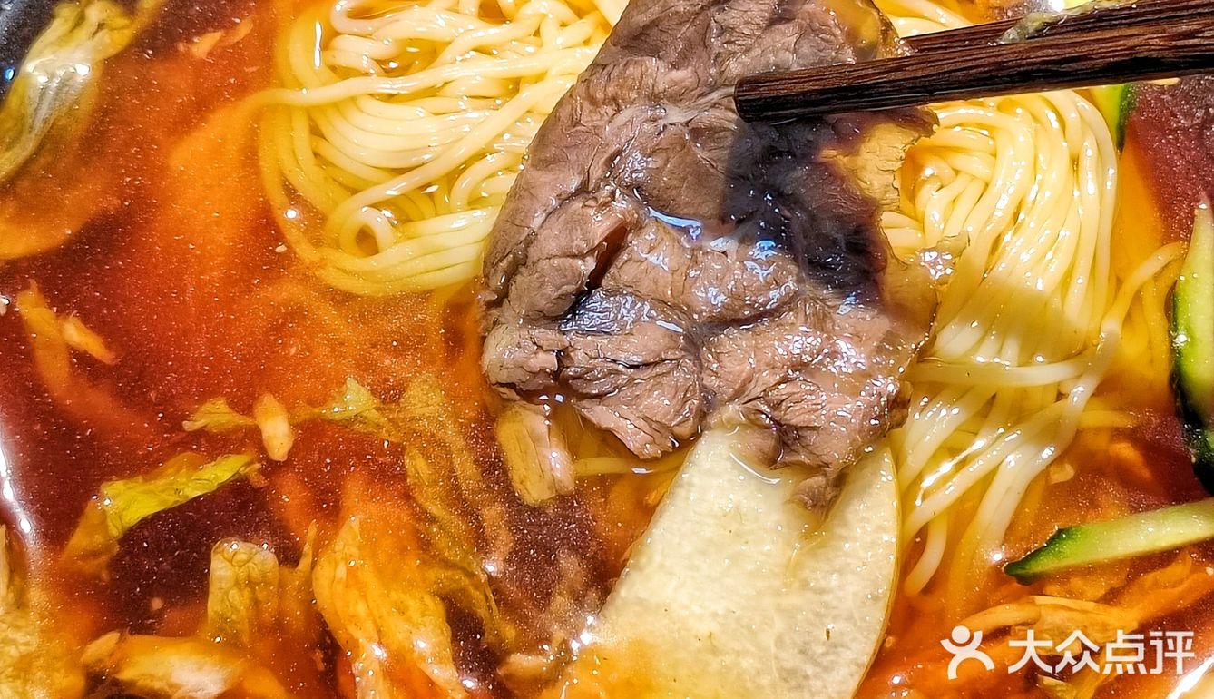 大块吃肉、大口喝酒、胡同里的深夜食堂太带劲了~
