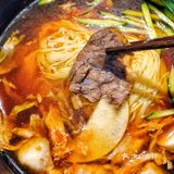 大块吃肉、大口喝酒、胡同里的深夜食堂太带劲了~