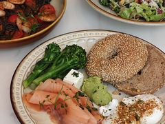 三文鱼牛油果贝果-Emily's cafe(南海意库店)