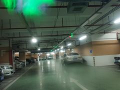 -中庚漫游城停车场