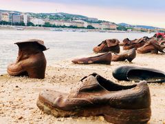 -多瑙河畔鞋履雕塑