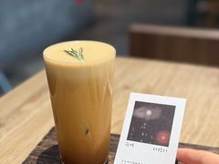 夜晚的路灯-溯洄咖啡VORTEX COFFEE