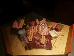-铭牛烧肉·和牛海鲜自助(高新月牙湖店)