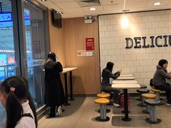 -麦当劳(上海虹桥站30B检票口楼上)