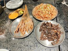 -何妹湿辣牛肉·粤式烧烤砂煲(桂雅路店)