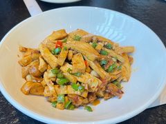 -鱼鲜饭香·招牌汽锅剁椒鱼头王