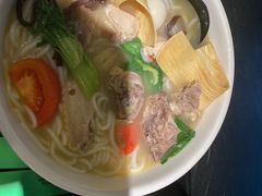 -蒙自源米线大王(东站店)