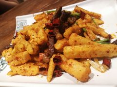 香辣藕条炒牛干巴-云海肴·汽锅鸡·云南菜(美罗城店)