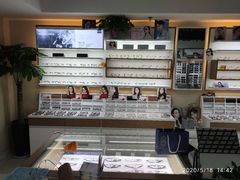 -视野联行眼镜·蔡司授权店(长白万象汇店)