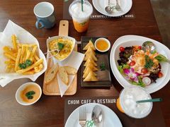 -Chom Cafe and Restaurant