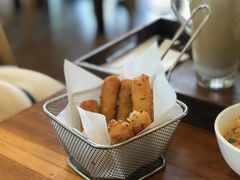 -Chom Cafe and Restaurant