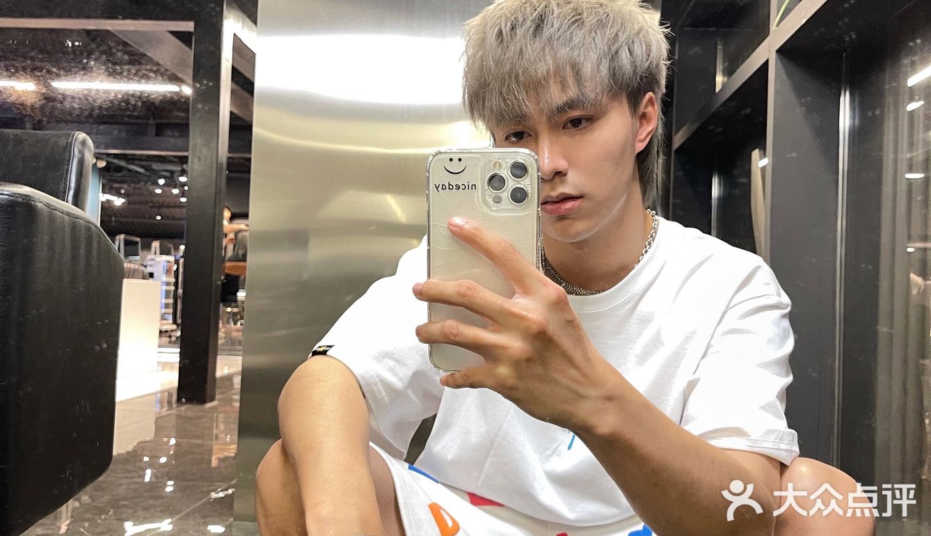 探店TONI&GUY｜时尚潮流的银灰色狼尾
