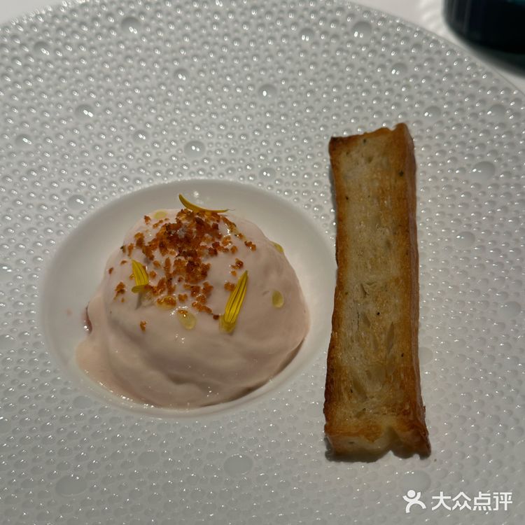 男朋友邀请我一起来体验莱美露滋 68楼风景真的很漂亮