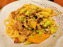 日式牛肉炒乌冬面-玛格萝妮比萨屋(四平店)
