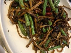 豆角茶树菇-闫府私房菜·百年鲁菜(恒隆店)
