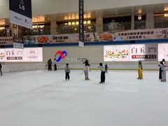 -冰纷万象滑冰场(赣州华润万象城店)