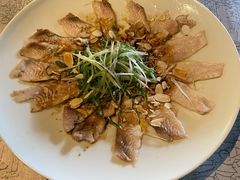 薄切鲜鱼片-穹六人间 people 6(岳阳路店)