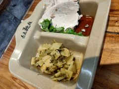 -亮亮面馆(经六路店)