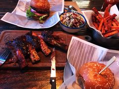 -Ribs & Burgers The Rocks