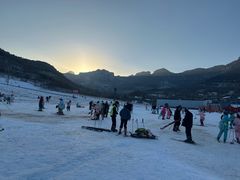-济南卧虎山滑雪场