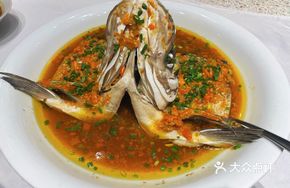 Yellow贡 Pepper Steamed River Fish Head