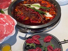 -茅草房·河畔园林火锅