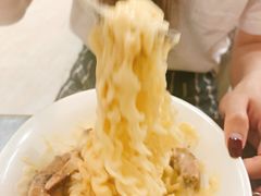 猪颈肉芝士捞公仔面-新记餐厅(香槟大厦店)