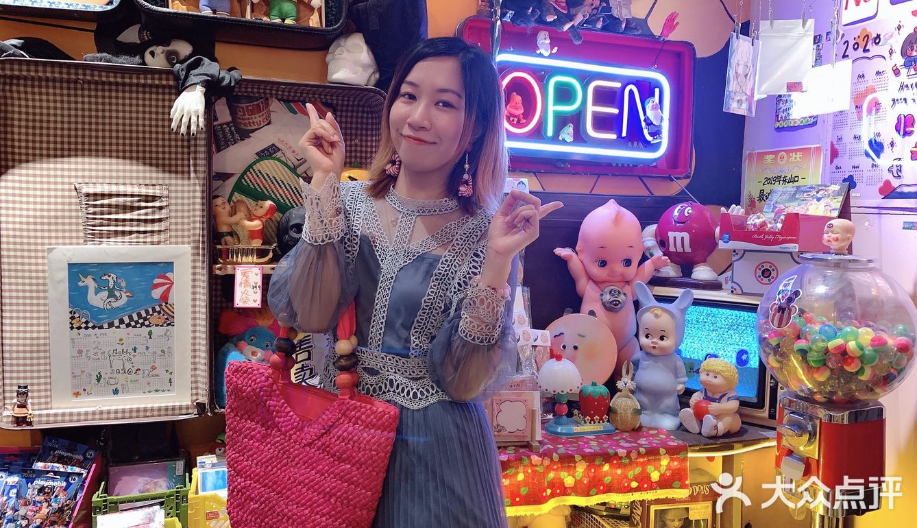 眼睛… 我是一個喜歡收藏 眼睛裝飾品的愛好者！