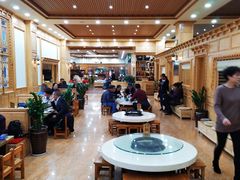 大堂-三锅莊·牦牛肉火锅·香格里拉特色藏餐宴请餐厅(昆明创始店)