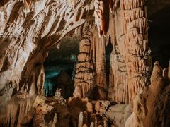 -波斯托伊纳溶洞