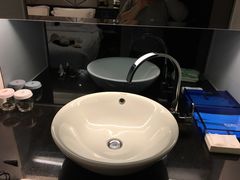 -桔子酒店(上海西藏北路地铁站店)