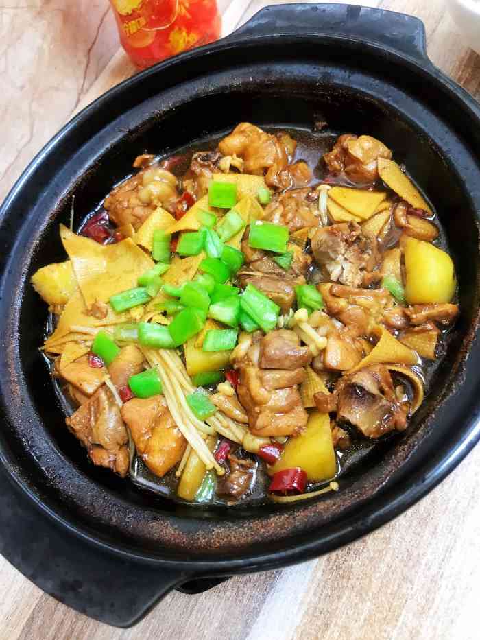 隐藏在楼群里的一家小店同事推荐了全素锅从来没有吃过特意过来尝尝第