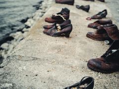 -多瑙河畔鞋履雕塑