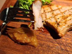 炭燒西班牙栗飼豬鞍-Oasis Bar & Grill