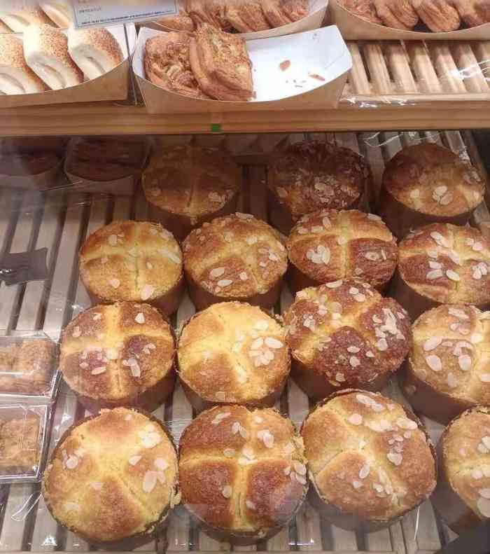 仟吉(首义汇店"首义泛悦汇的这家仟吉窗明几净,商品摆放的.