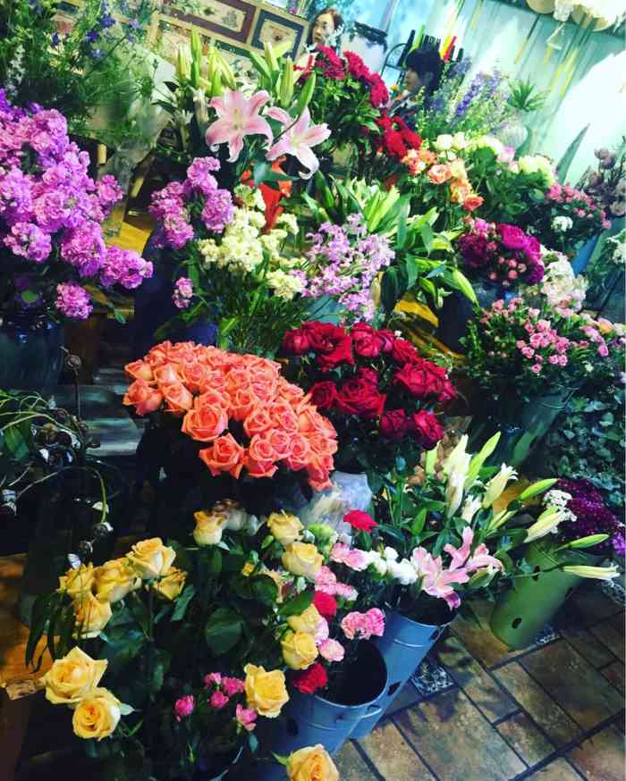 enjoy in 花里-"海卉花市里我最爱的花店.装修是小清新风.