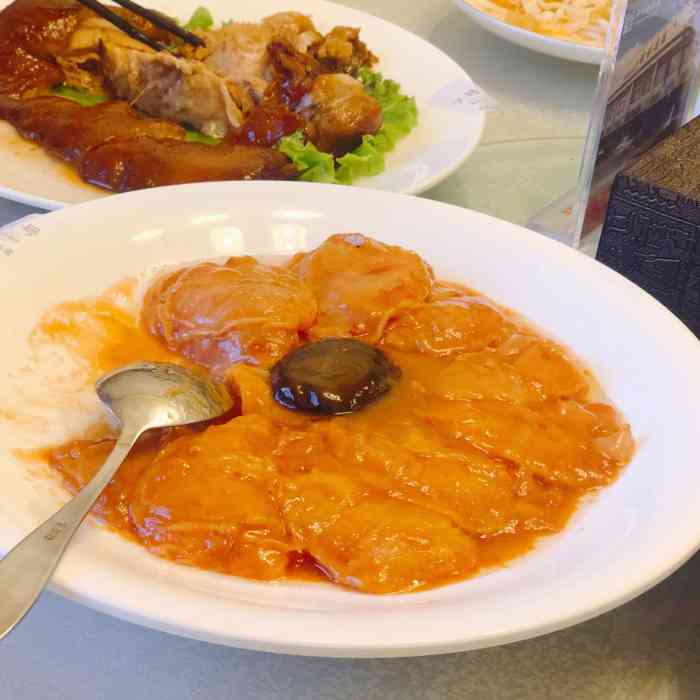 鸿宴饭庄(白孔雀店)-"大肘子还是一如既往的香烂糯,而且没涨价,.