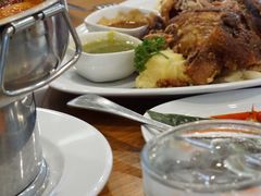 -Chom Cafe and Restaurant