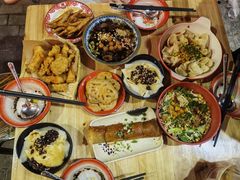 -爆炸头阿姨小四川正宗川味小吃(无任何分店)