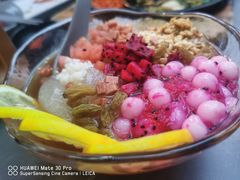 小白丸三鲜冰粉-何师烧烤Pro ·江湖川菜·小龙虾·精酿(太古里旗舰店)