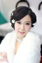 点击看大图 小复古的白玫瑰造型。喜欢!但貌似不太上照-FIONA MAKE UP恋妆造型